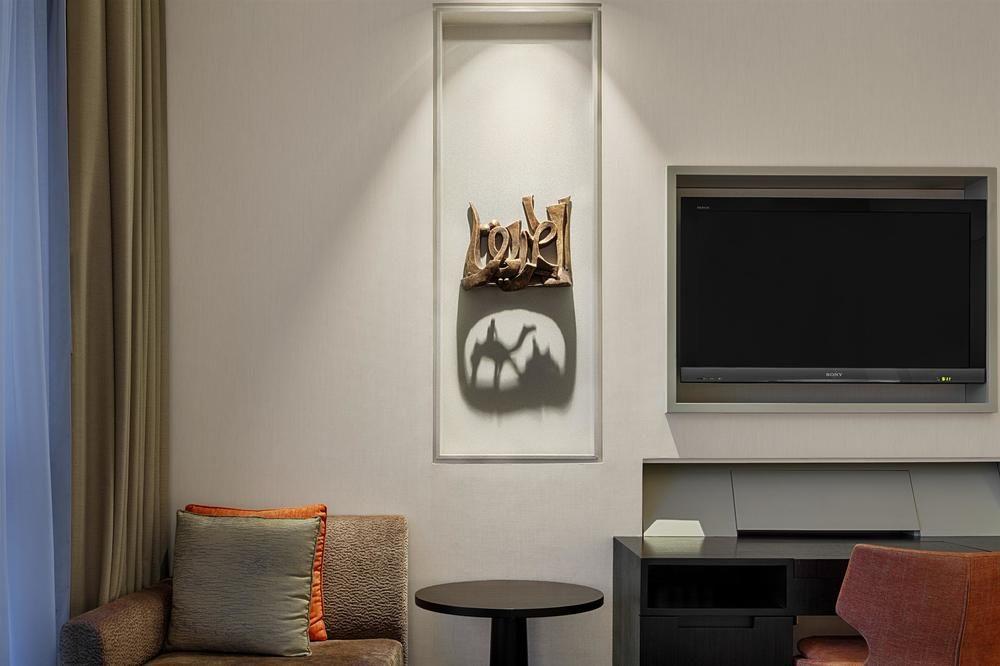Le Meridien City Centre Bahrain Manama Zewnętrze zdjęcie A wall niche with a sculpture
