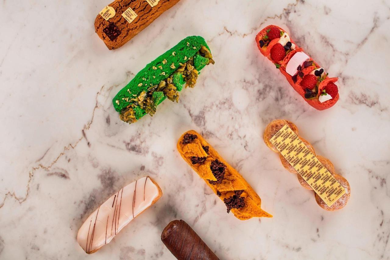 Le Meridien City Centre Bahrain Manama Zewnętrze zdjęcie An assortment of éclairs