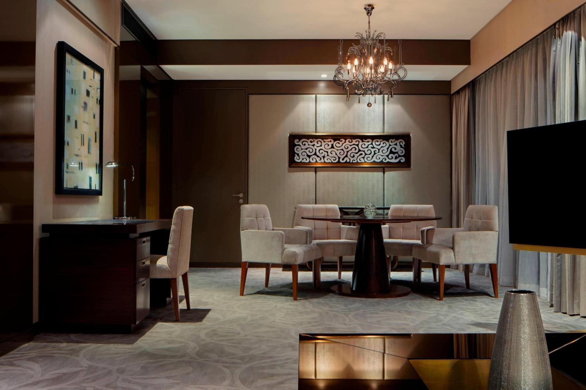 Le Meridien City Centre Bahrain Manama Zewnętrze zdjęcie A suite at the Ritz-Carlton, Singapore