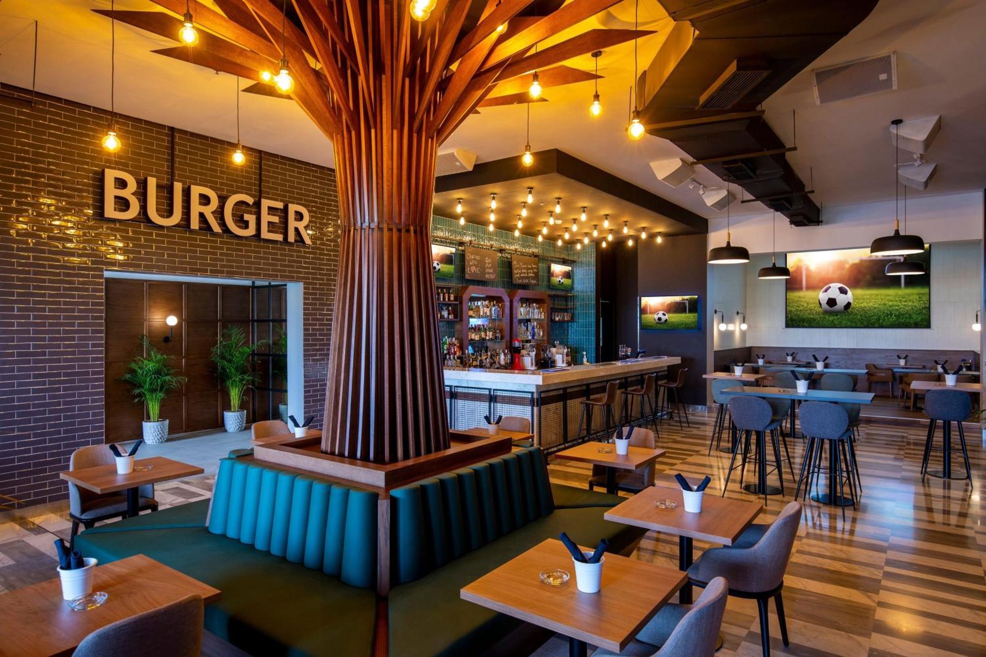 Le Meridien City Centre Bahrain Manama Zewnętrze zdjęcie Burger restaurant in the airport