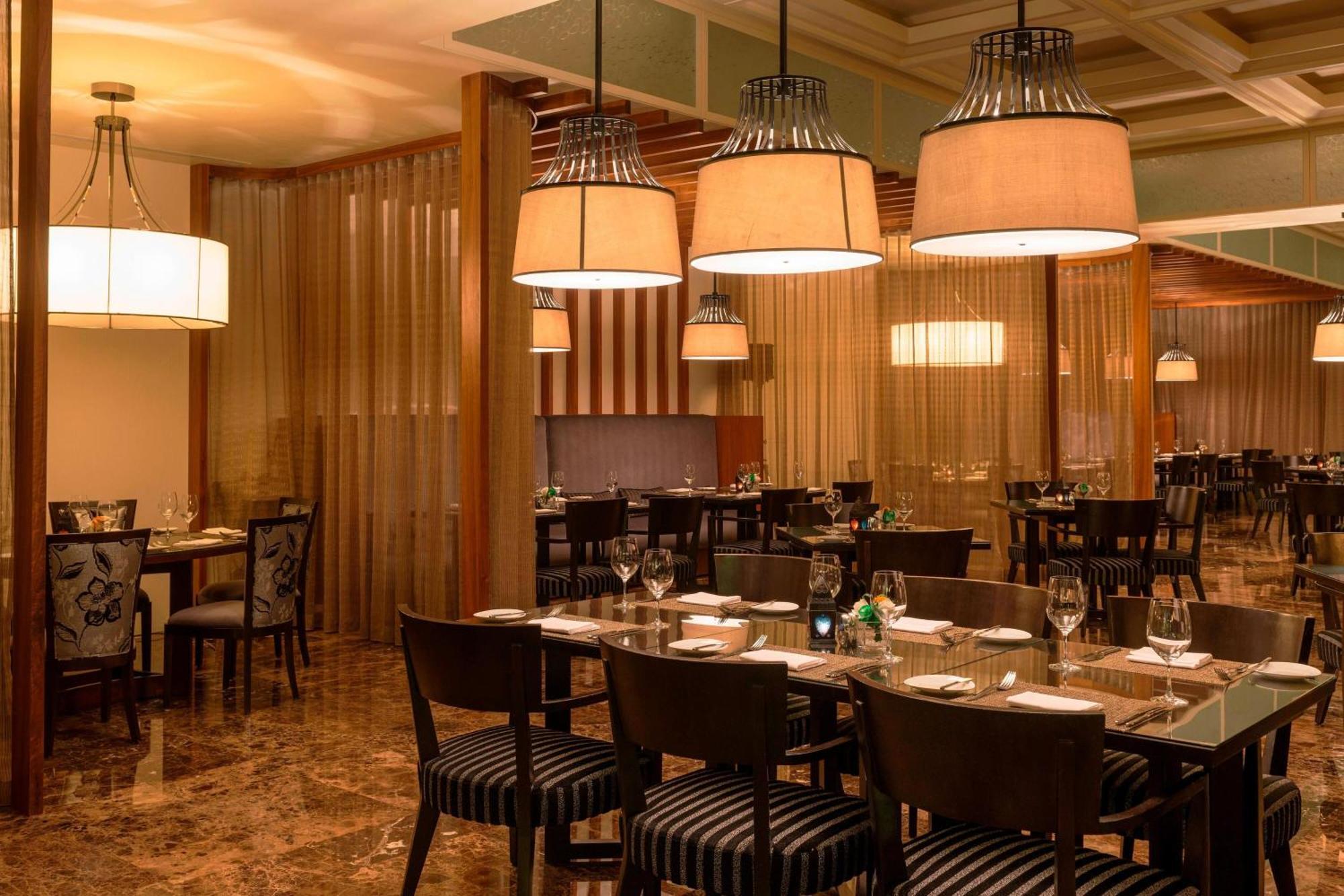 Le Meridien City Centre Bahrain Manama Zewnętrze zdjęcie The interior of the restaurant