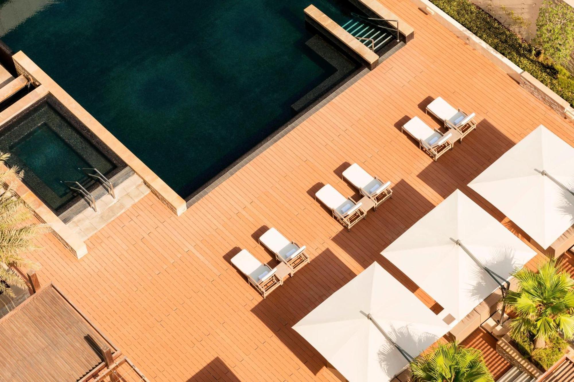 Le Meridien City Centre Bahrain Manama Zewnętrze zdjęcie The pool at the hotel